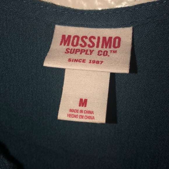 A turquoise tank top - Picture 5 of 6